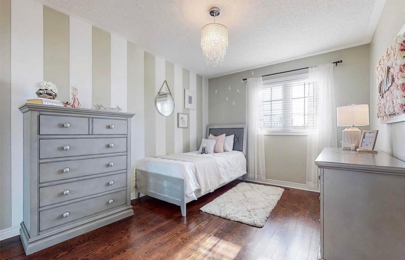 Occupied home staging — girls bedroom GTA